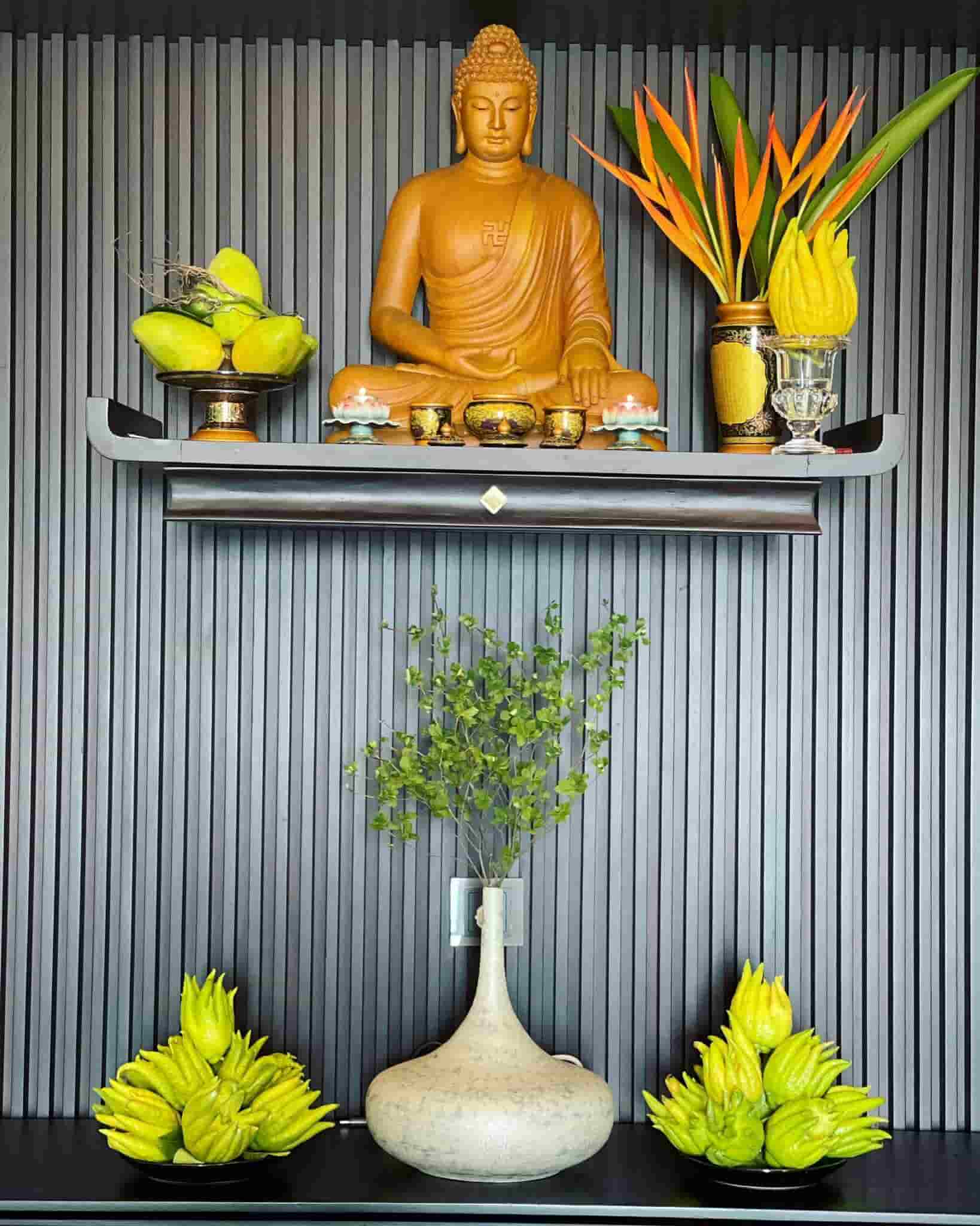 Bàn thờ Phật đơn giản nhưng thành kính