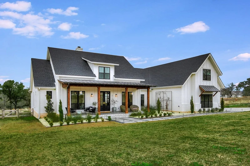 Mẫu nhà cấp 4 chữ L phong cách Châu Âu 