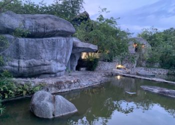 Tham Quan Ngôi Nhà Trong Hang Kỳ Lạ Của Ông Đặng Lê Nguyên Vũ